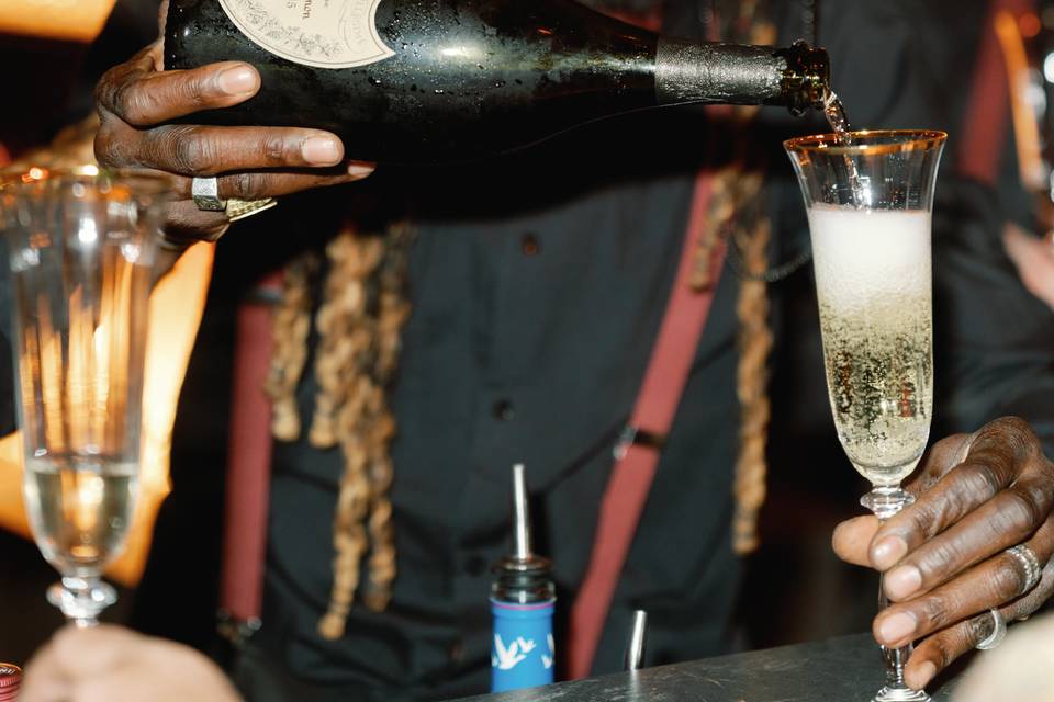 Champagne pour - wedding drinks reception