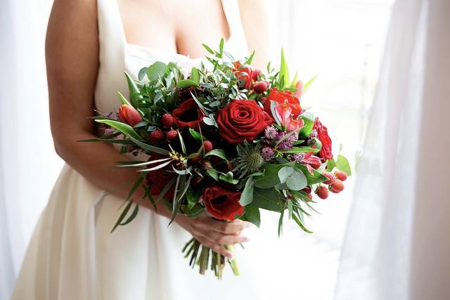 Red Tone Handtied