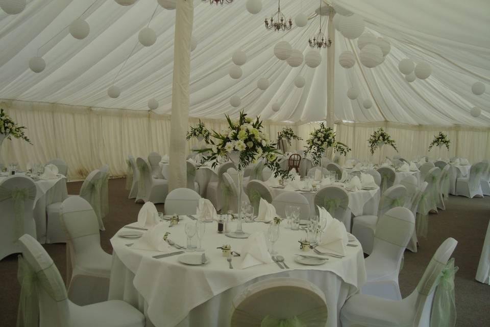 Prested Hall (Metal Chairs) White Stretch Lycra Chair Covers with Spring Green Organza Sashes with 60 cm. Martini Vases