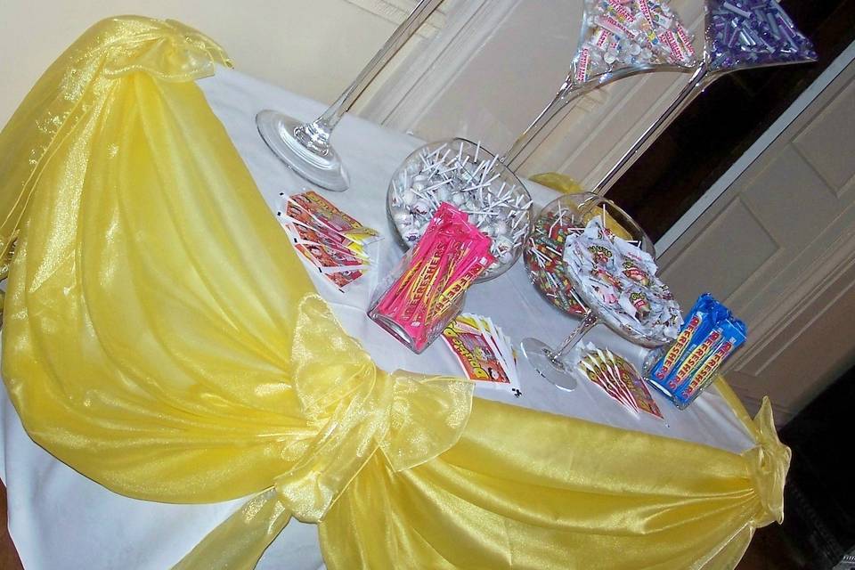 The Lawn Buttercup Organza Sweetie Table Drape (Style 2)