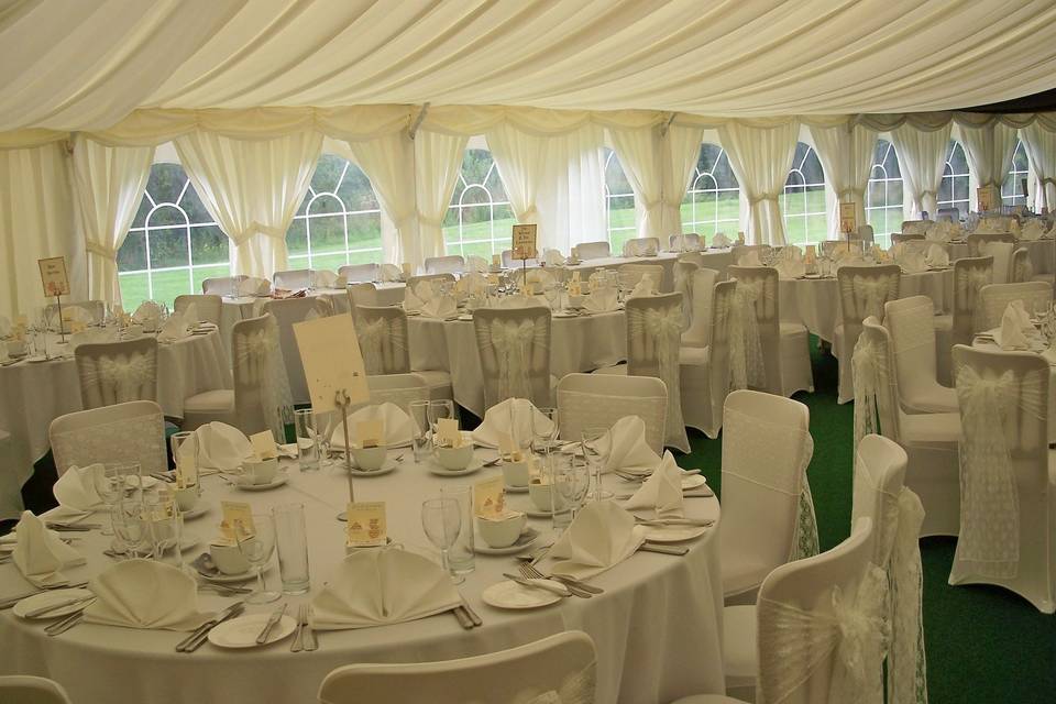 Mangapp Manor White Stretch Lycra Chair Covers with Ivory Lace Sashes