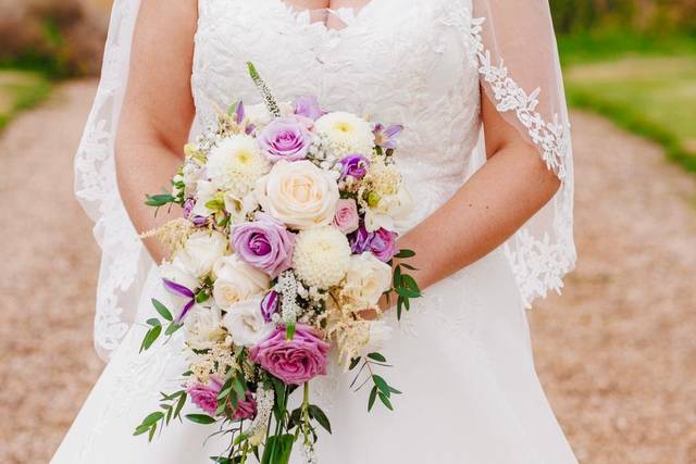 Teardrop bridal bouquet