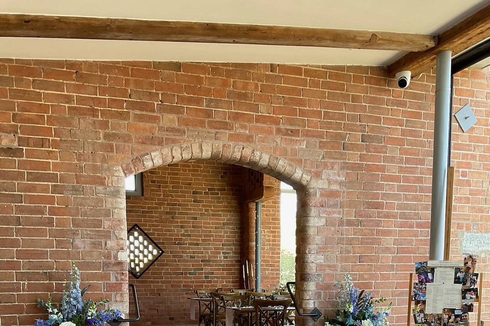 Milk churns swallosnest