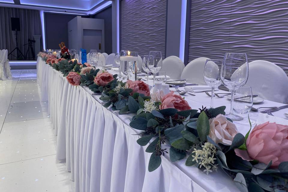 Top table garland