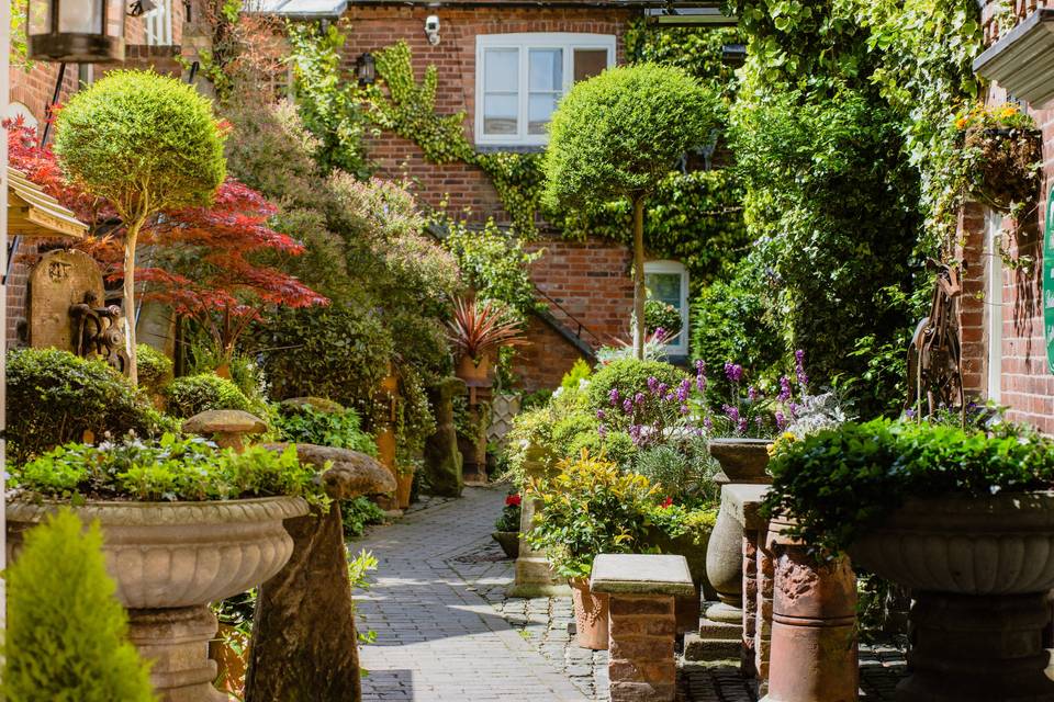The Courtyard at the Greyhound