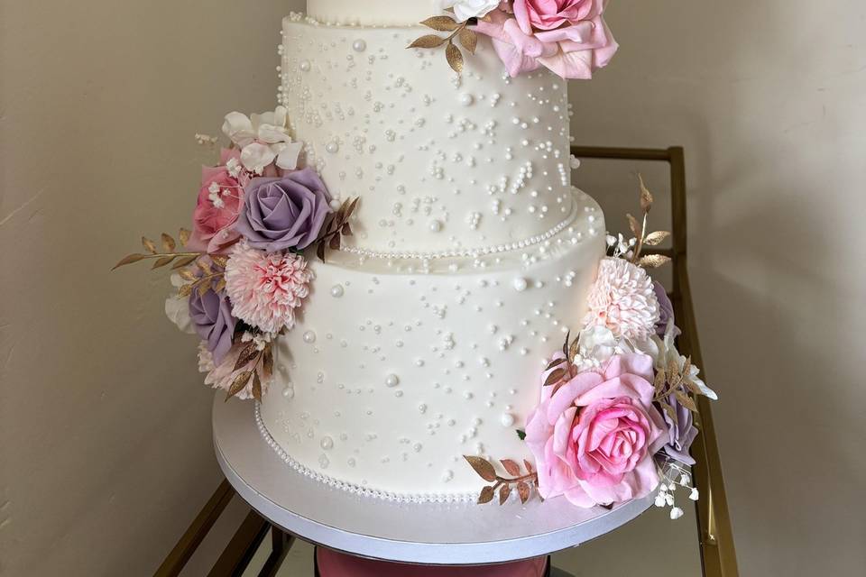 Pearl wedding cake