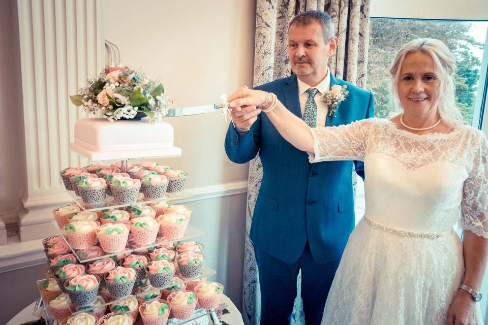 Cutting the cake