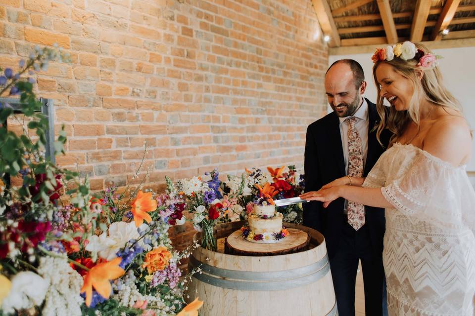 Elopement Cake Cutting