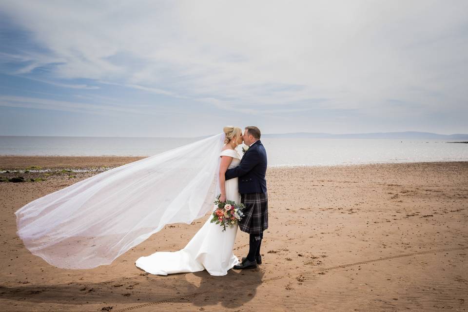 Kiss on the beach