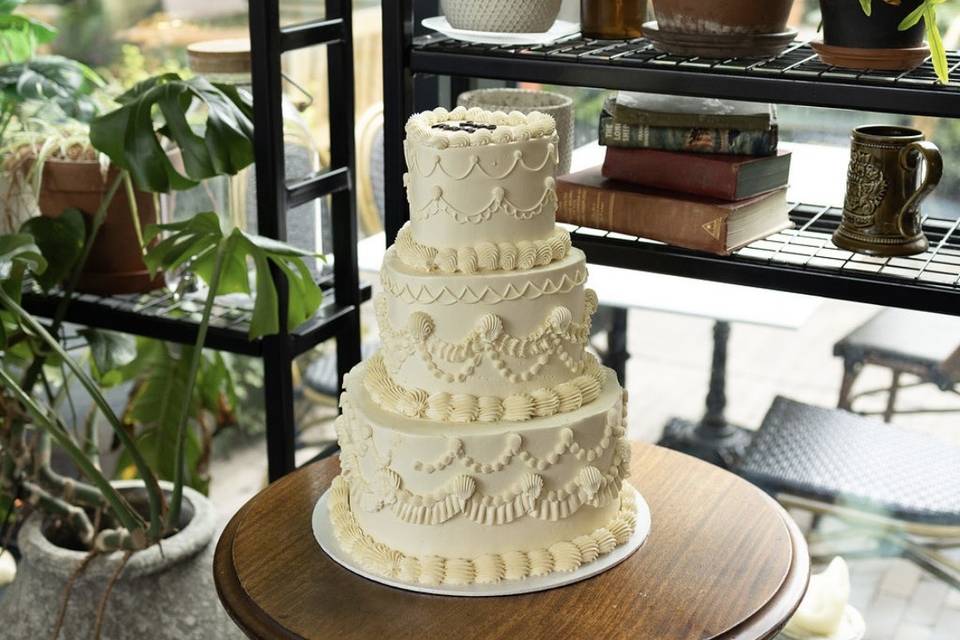 3 tier vintage heart cake