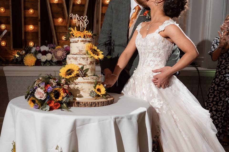 Cake table meadow