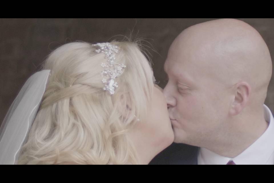 Newlyweds kiss - DG Wedding Videos