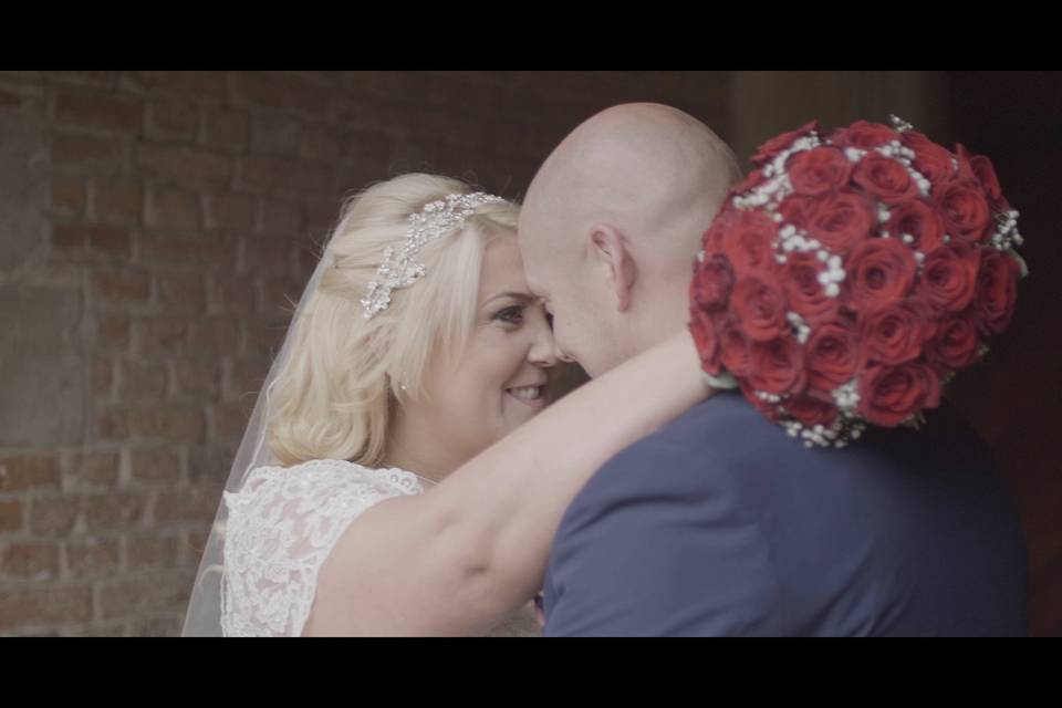 Red bouquet - DG Wedding Videos