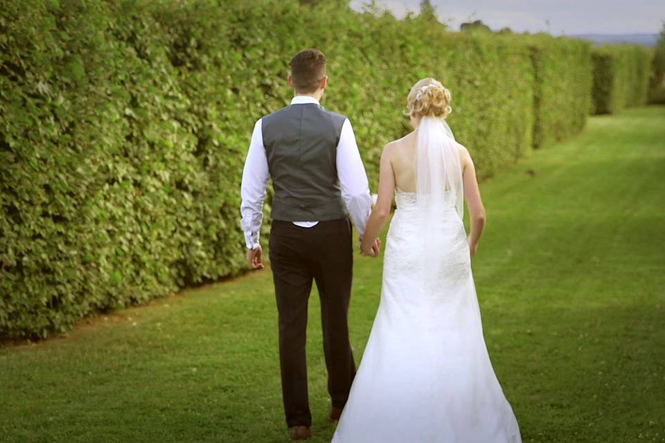 Newlyweds stroll - DG Wedding Videos