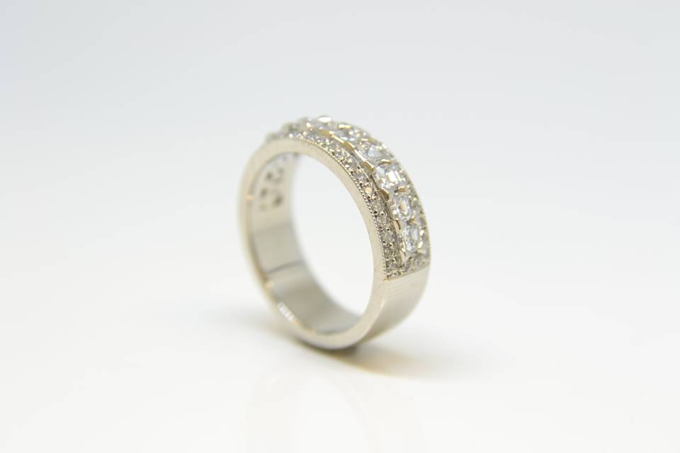 Diamond set band
