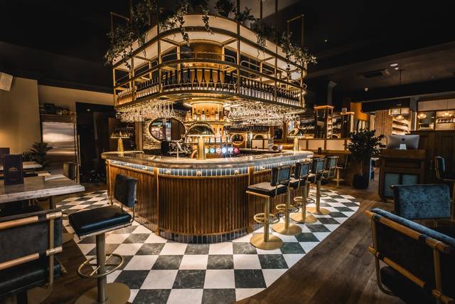 Elaine's Bar, Restaurant and Deli