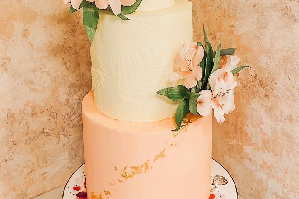 Palm stencilled cake