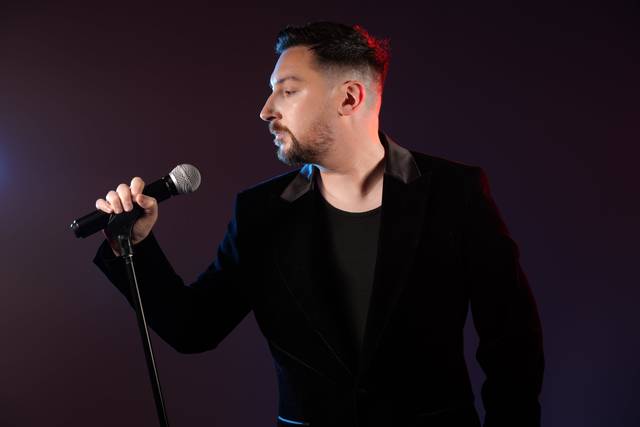 Kriss James - Live Vocalist