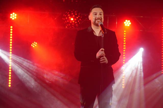 Kriss James - Live Vocalist
