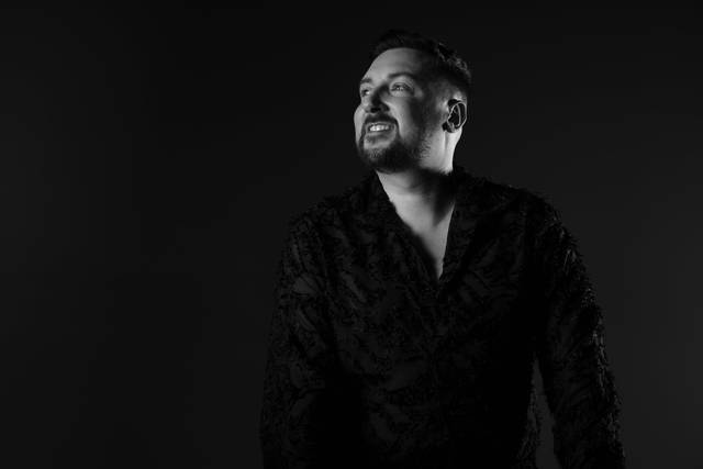 Kriss James - Live Vocalist