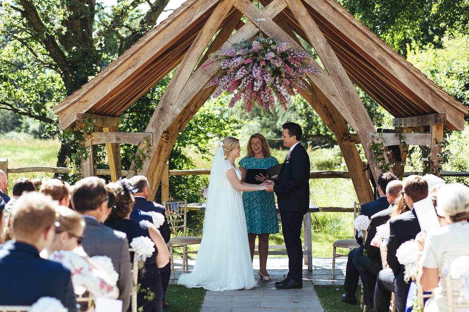 Dreamy ceremony in the sun