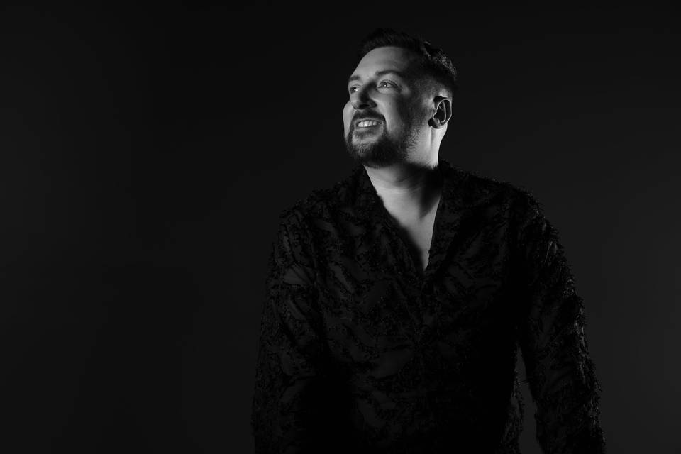 Kriss James - Live Vocalist