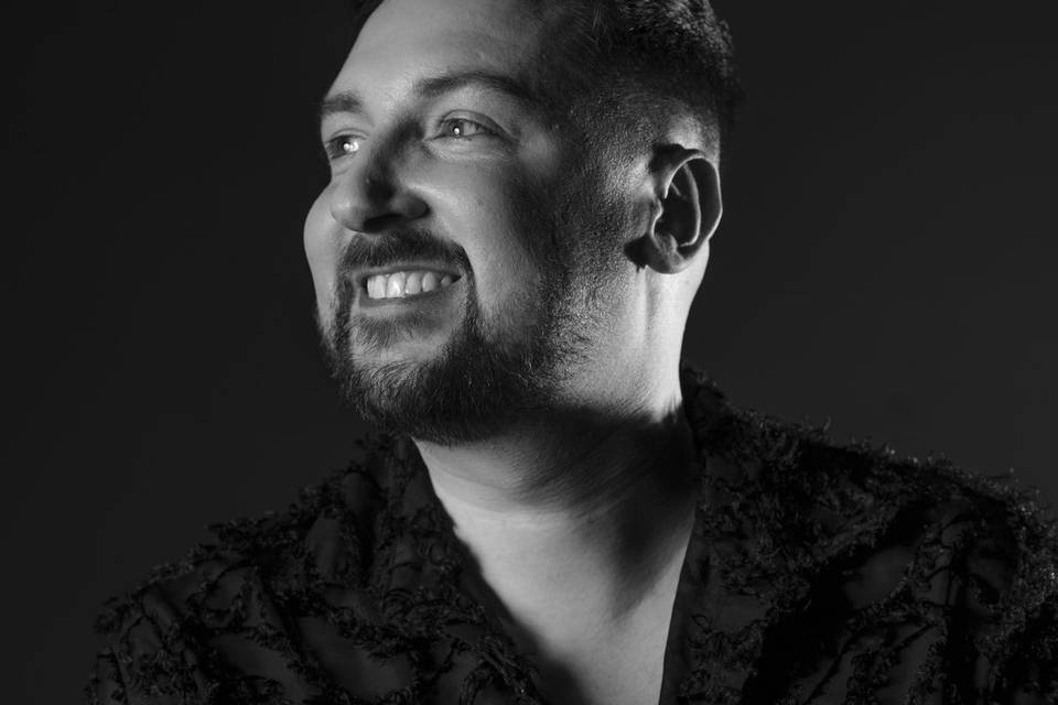 Kriss James - Live Vocalist