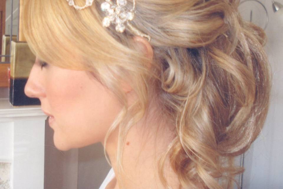 Blonde wedding hair