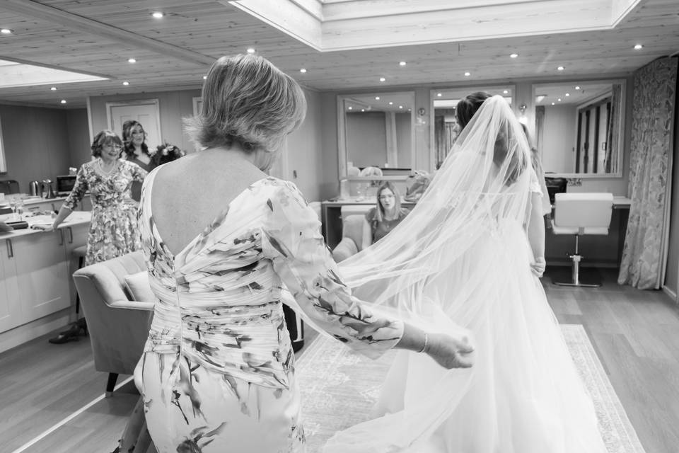 Mum & Bride candid