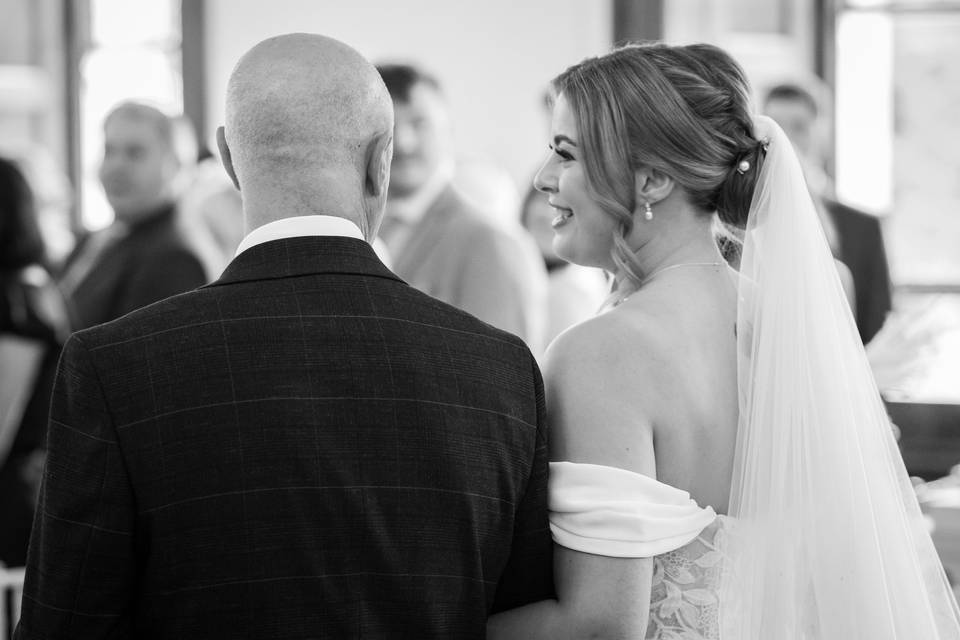 Bride & Dad candid