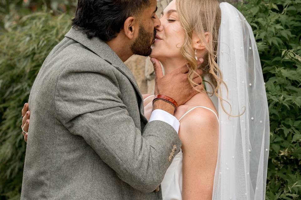 Dunston Hall Kiss