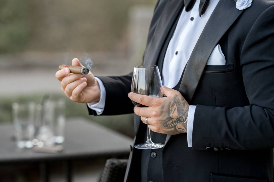 Groom cigar Details