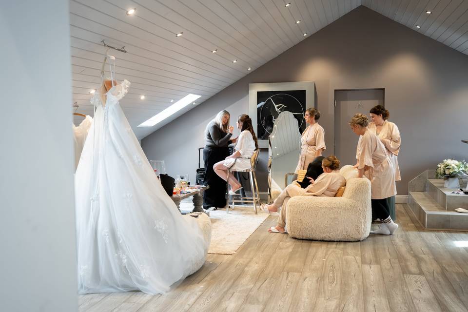 Candid bride prep
