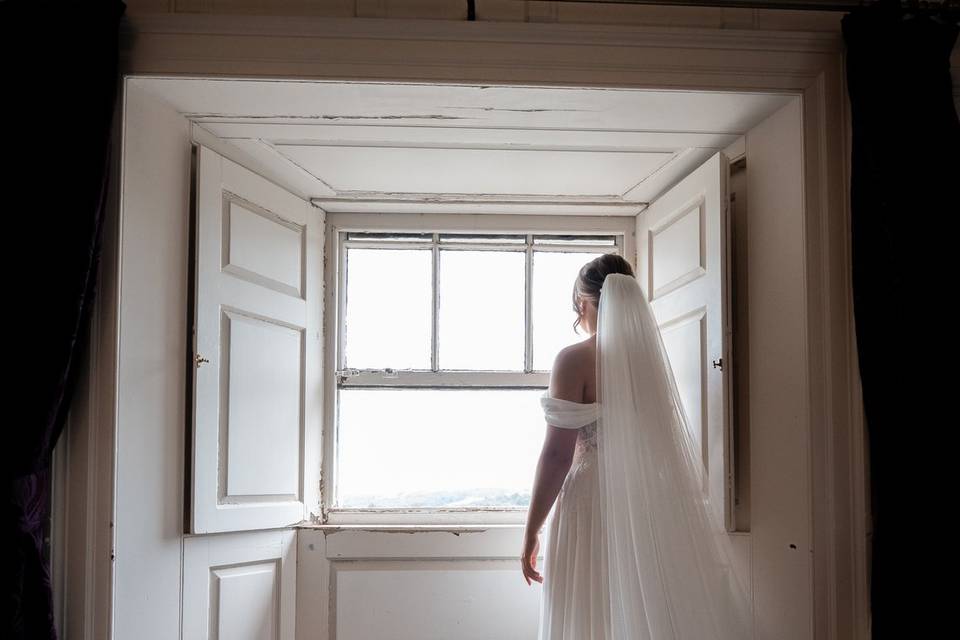 Bride before first look