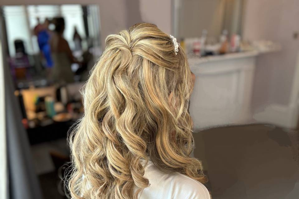 Bride half up, voluminous curl