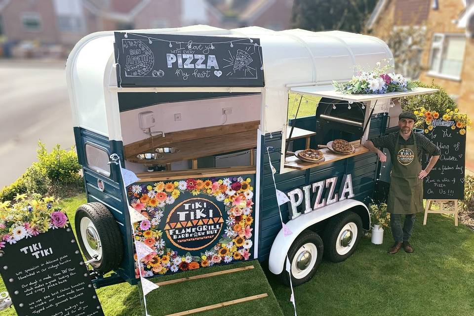 Vintage horsebox portable pizzeria