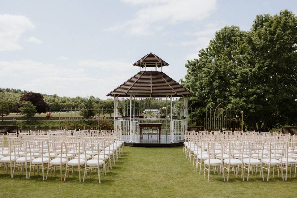 Al fresco ceremony