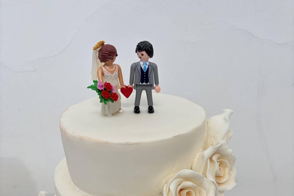 Grooms dad made wedding cake