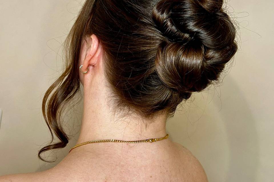Mid height vertical bun