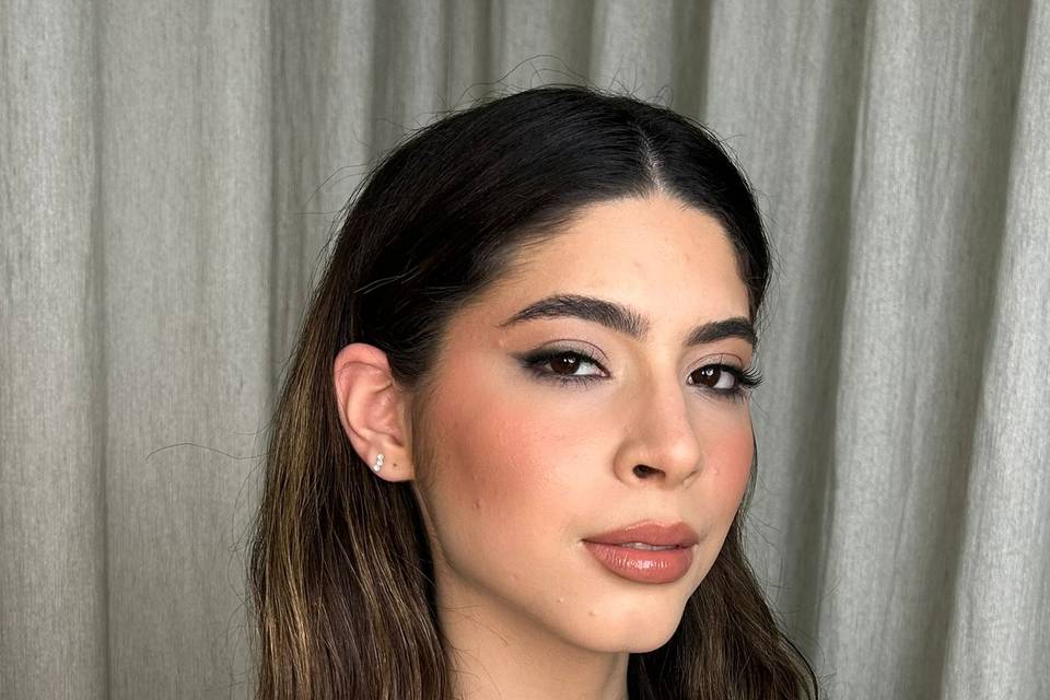 Soft glam makeup peachy