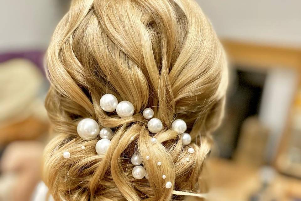 Blonde hair up do with pearls