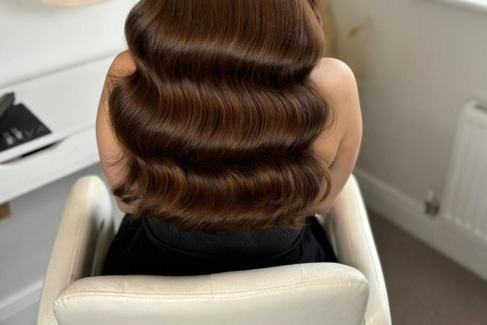 Sleek hollywood waves