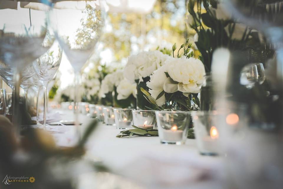 White floral tablescape