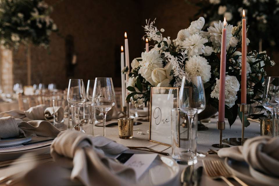 Table details, Cotswolds