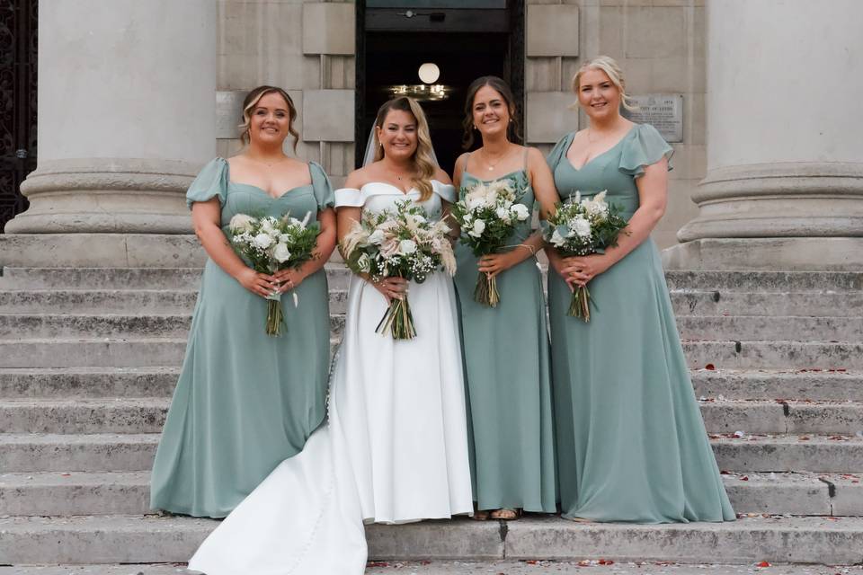 Bridal Bouquet & Bridesmaids