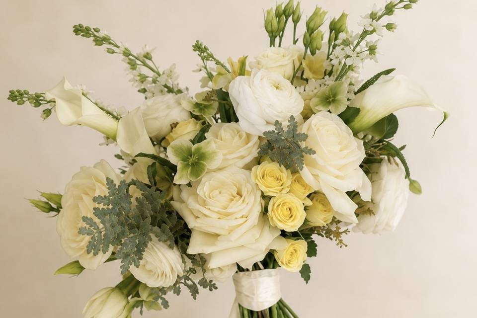 An elegant bridal bouquet feat