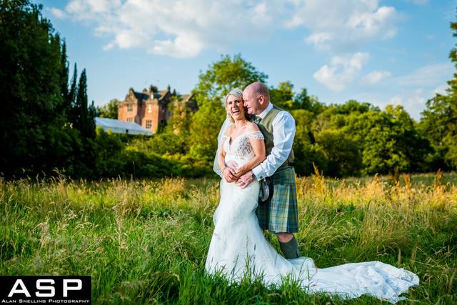 Relaxed wedding photos