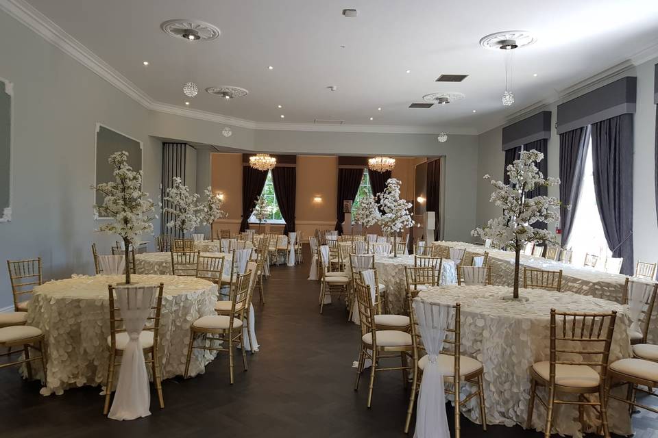 Table Linen, Blossoms & Chairs