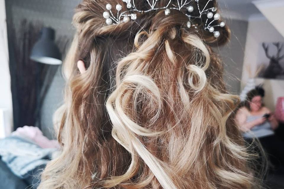Bridesmaid curls