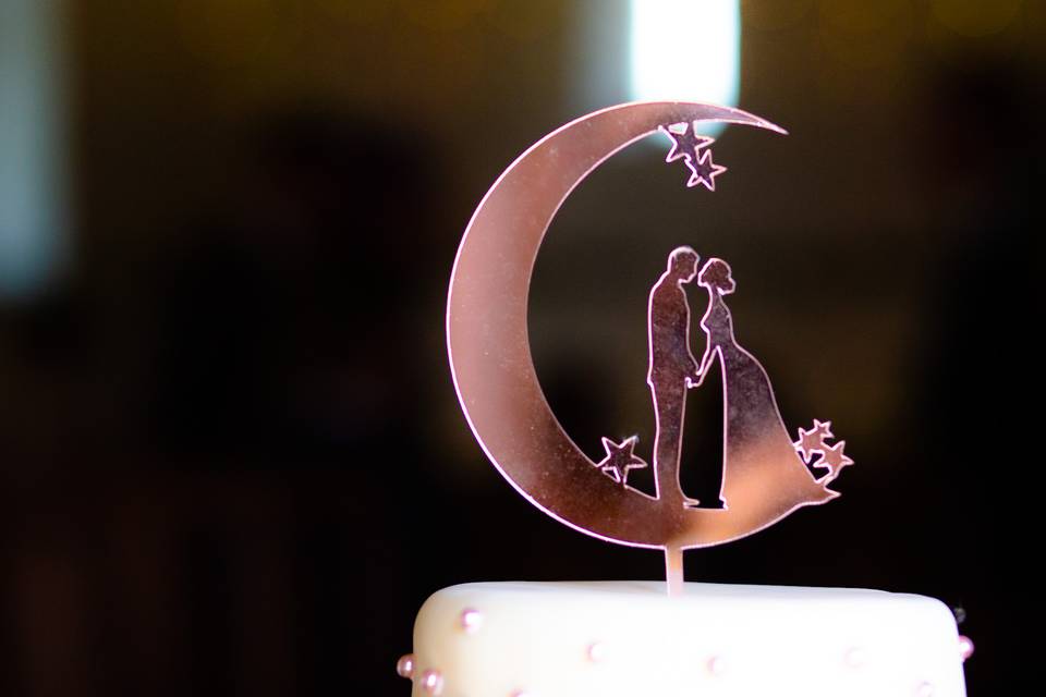 Dreamy cake topper